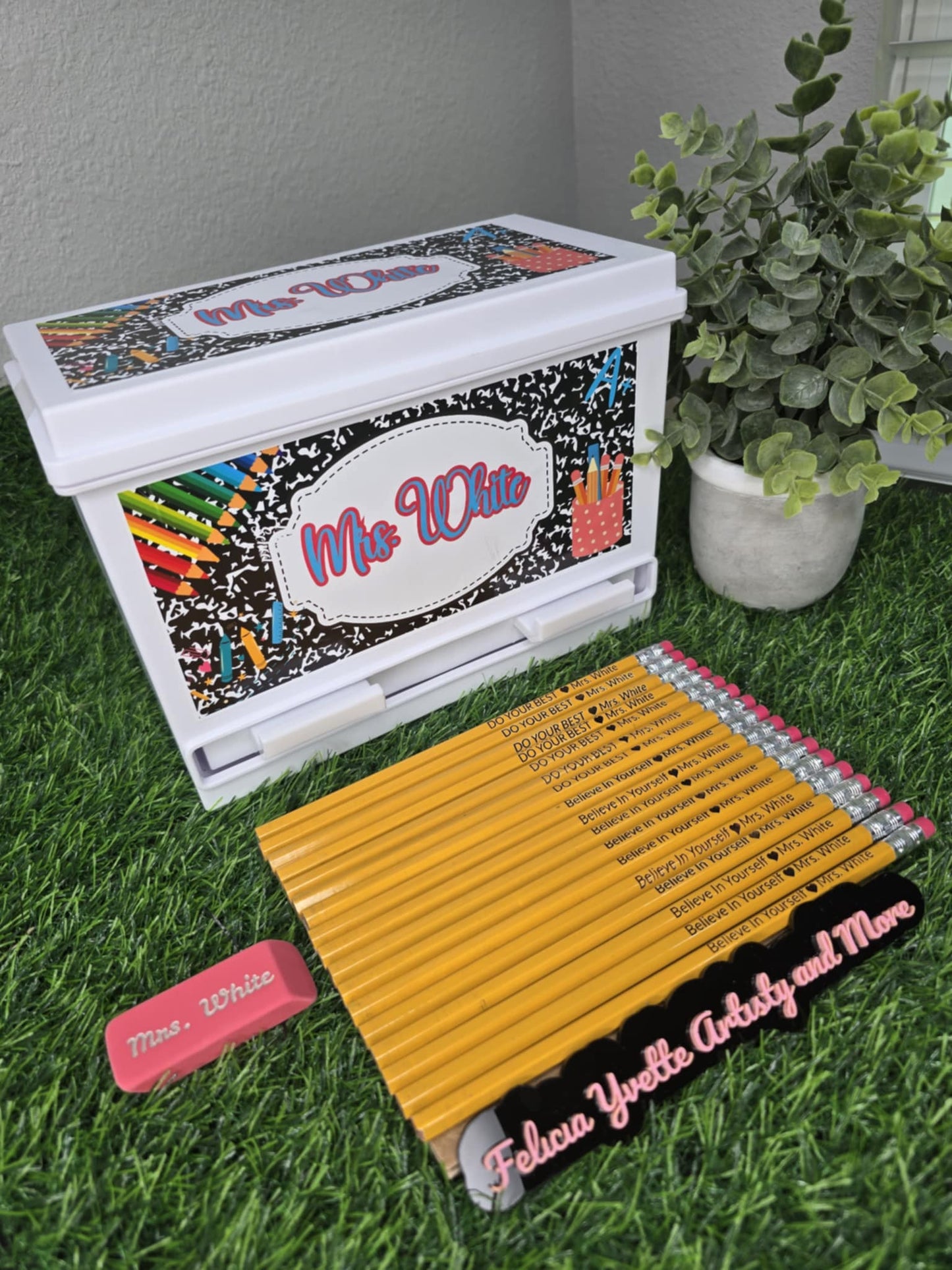 Pencil Dispencer/10 Basic Pencil Deal